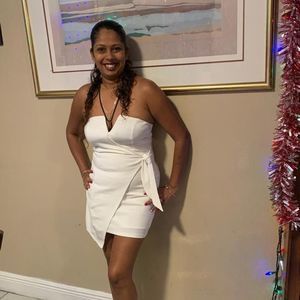 Meet your Posher, Dina maria